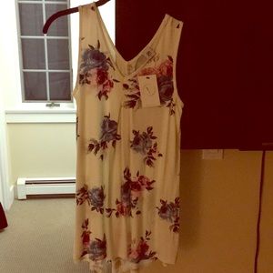 Val boutique floral tank with tags! Brand new!